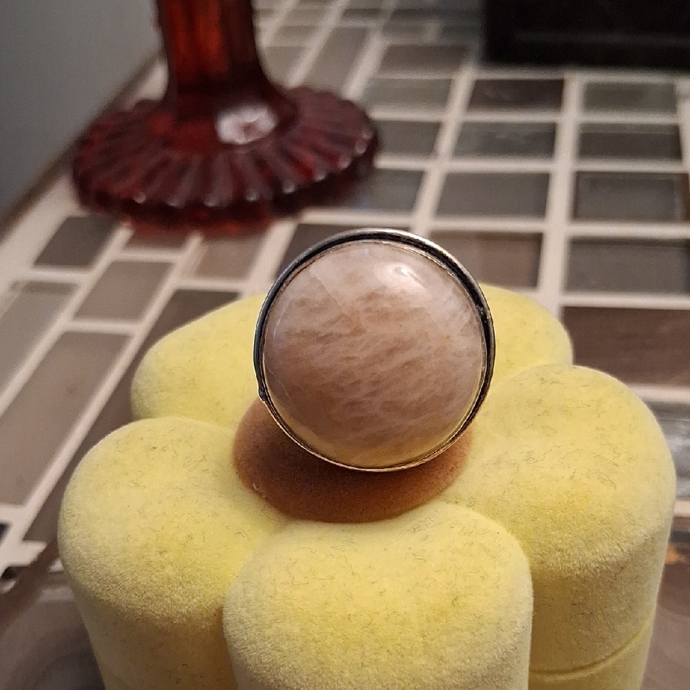 Vintage Cream Stone Silver Ring
